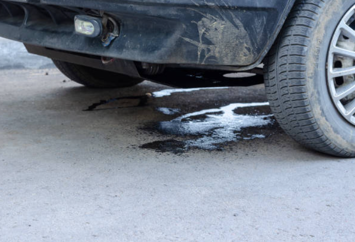 Antifreeze Leak: Causes, Signs, and Solutions Antifreeze Leak: Causes, Signs, and Solutions