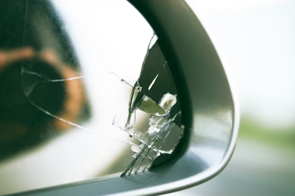 A Step-by-Step Guide to Safely Remove Wing Mirror Glass A Step-by-Step Guide to Safely Remove Wing Mirror Glass